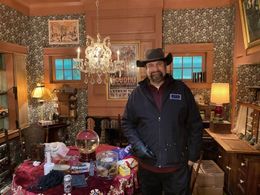 Steven Feinberg on the Magic Shop set of HOCUS POCUS 2