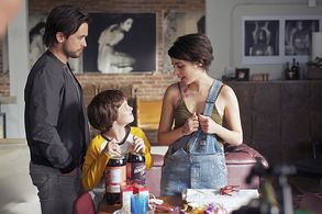 Justin Chatwin, Stephanie Leonidas, and Gabriel Bateman in American Gothic (2016)