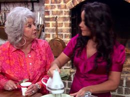 Paula Deen and Katy Mixon in Paula's Best Dishes (2008)