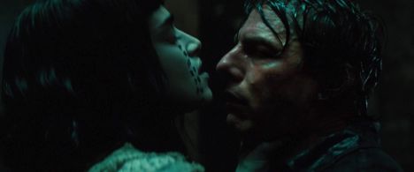 Tom Cruise and Sofia Boutella in The Mummy (2017)