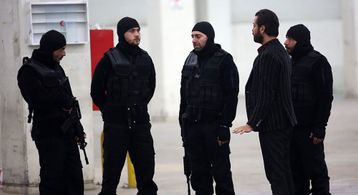 Mustafa Kirantepe, Aras Bulut Iynemli, Erkan Kolçak Köstendil, Cem Uslu, and Ugur Yildiran in Çukur (2016)