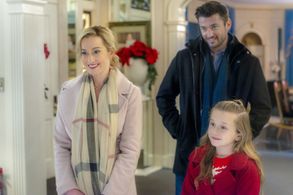 Claire Elizabeth Green, Wes Brown, and Kellie Pickler in Christmas at Graceland (2018)