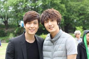 Hyeon-jae Jo and Il-Woo Jung in 49 Days (2011)