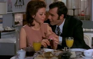 Faten Hamamah and Mahmoud Yassine in Kheit al rafeigh, -al (1971)