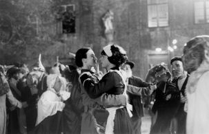 Ariadna Gil and Jorge Sanz in Belle Epoque (1992)