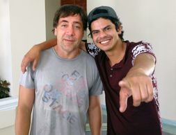 Javier Bardem and Fredy Yate on the set of ´Loving Pablo´