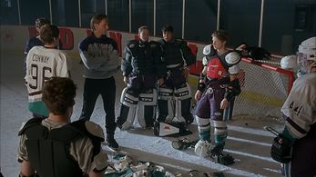 Joshua Jackson, Colombe Jacobsen-Derstine, Jeffrey Nordling, and Shaun Weiss in D3: The Mighty Ducks (1996)