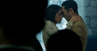 Mehmet Kurtulus and Funda Eryigit in Clair Obscur (2016)
