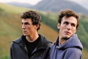 Alexandre Carril and Victor Carril in Give Me Your Hand (2008)