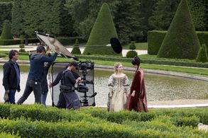 Elisa Lasowski and Jessica Clark in Versailles (2015)