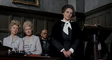 Helena Gloag, Celia Johnson, and Molly Weir in The Prime of Miss Jean Brodie (1969)