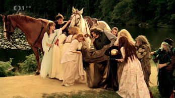 Jirina Bohdalová, Bohumil Klepl, Karel Polisenský, Jitka Schneiderová, and Max Urlacher in Queen of the Lake (1998)