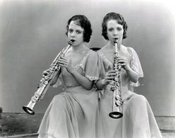 Daisy Hilton and Violet Hilton in Freaks (1932)