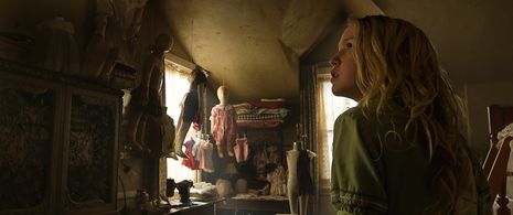 Talitha Eliana Bateman in Annabelle: Creation (2017)