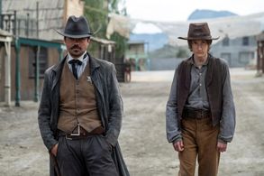 Photo Dominic Cooper, Justin Korovkin Photo |Stars Dominic Cooper, Justin Korovkin Serie That Dirty Black Bag - Saison 1