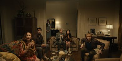 Still of the cast of Servant in 