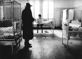 Peter Fitz and Lars Rudolph in Werckmeister Harmonies (2000)