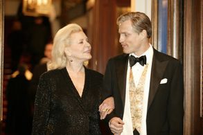 Lauren Bacall and Woody Harrelson in The Walker (2007)
