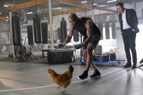 Tom Ellis and D.B. Woodside in Lucifer (2016)