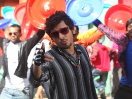 Divyendu Sharma in Chashme Baddoor (2013)