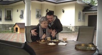 Olga Volkova and Nikita Salopin in Zdes kto-to est (2010)