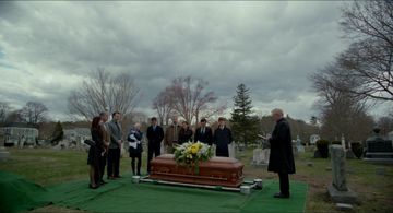 Casey Affleck, Allyn Burrows, Michelle Williams, C.J. Wilson, Lucas Hedges, Liam McNeill, and Jami Tennille in Mancheste