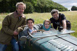 Jonathan Cavendish, Andy Serkis, Andrew Garfield, and Claire Foy in Breathe (2017)
