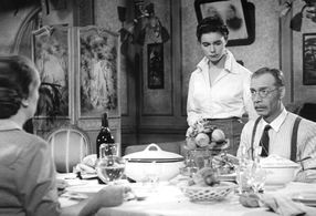 Ana Arneodo, Narciso Ibáñez Menta, and Paola Loew in Fin de mes (1953)