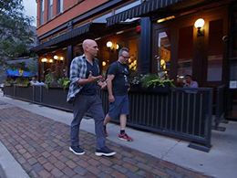 Michael Symon in Burgers, Brew and 'Que (2015)