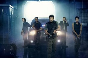 Lewis Fitz-Gerald, Nathan Phillips, Mark Coles Smith, Gareth Davies, and Britne Oldford in Hunters (2016)