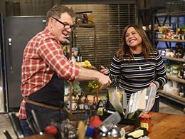 Bobby Flay and Rachael Ray in Beat Bobby Flay: Break a Plate! (2019)
