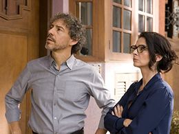 Emílio de Mello and Claudia Ohana in Psi (2014)