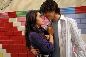 Lali Espósito and Peter Lanzani in Casi ángeles (2007)