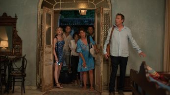 John Corbett, Louis Mandylor, Andrea Martin, Nia Vardalos, Elias Kacavas, and Elena Kampouris in My Big Fat Greek Weddin