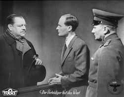 Rudolf Fernau and Heinrich George in Der Verteidiger hat das Wort (1944)