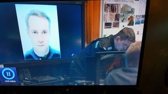 On set of thirteen, incident room