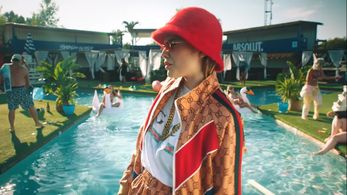 Coeur de pirate in Coeur de pirate: Femme like U (2019)