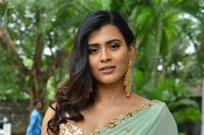 Hebah Patel at an event for 24 Kisses (2018)