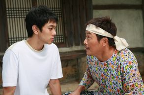 Mun-shik Lee and Kyu-han Lee in Mapado 2: Back to the Island (2007)