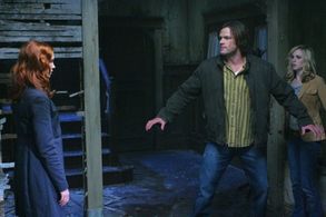 Jared Padalecki, Julie McNiven, and Amy Gumenick in Supernatural (2005)