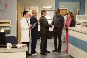 David Foley, Tisha Campbell, Ken Jeong, Jerry Minor, and Jonathan Slavin in Dr. Ken (2015)
