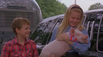 Michael Roescher and Kristy Young in Gordy (1994)