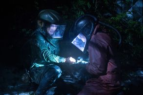 Christopher Larkin and Richard Harmon in The 100 (2014)