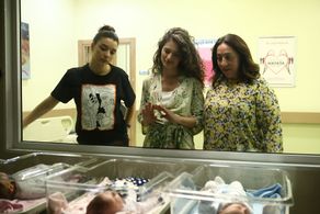 Binnur Kaya, Gülcan Arslan, and Damla Colbay in Zengin ve Yoksul (2019)