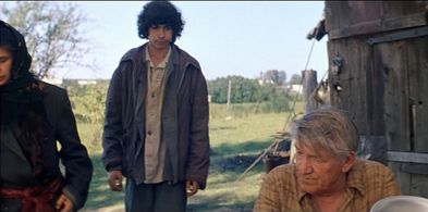 Ivan Kamensky and Nikolay Kryuchkov in Tsyganskoe schaste (1981)