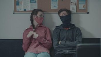 Sara Korbelova in Laska v case korony