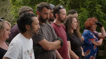 Justine Smith, Robbie Bell, Vanda Symon, Daniel Sing, Brooke Howard-Smith, and Sam Smith in The Traitors NZ: Episode #1.