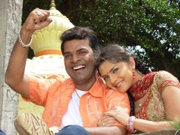 Bharat Jadhav and Sonalee Kulkarni in Chal Love Kar (2009)