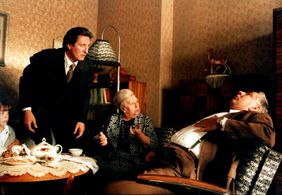 Miroslav Donutil, Bolek Polívka, and Stella Zázvorková in Cosy Dens (1999)
