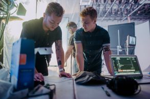 On set for the 2019 Jaunes Tour Visuals